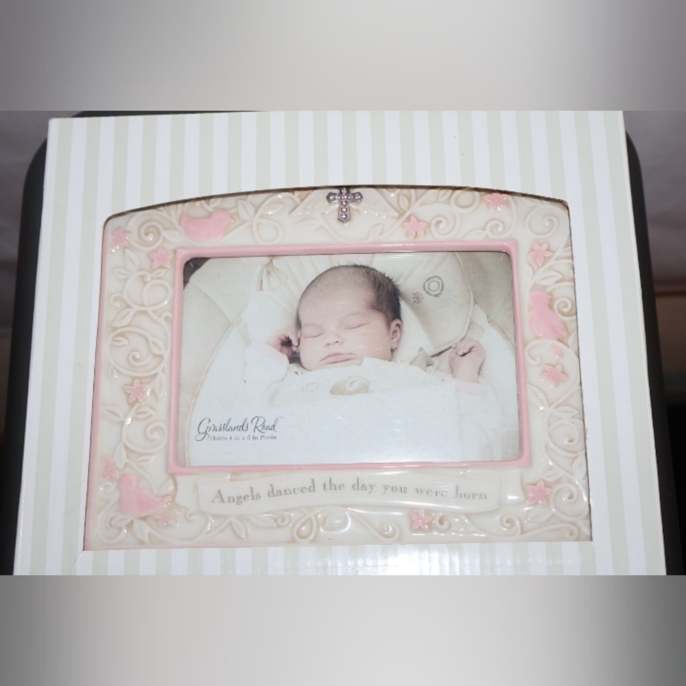 Grasslands Road Adorable Pink & Ivory Ceramic/Metal Baby Picture Frame. NWT.
